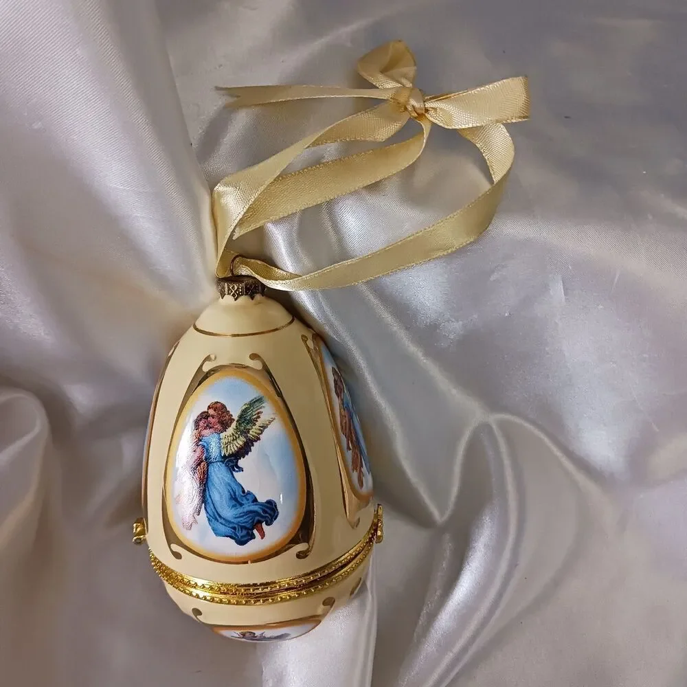 MR. CHRISTMAS MUSICAL EGG ORNAMENT (ANGELS FROM THE REALMS)-WON'T CLOSE